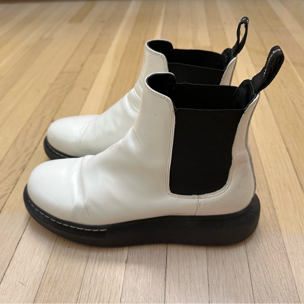ALEXANDER MCQUEEN WHITE LEATHER CHELSEA BOOT